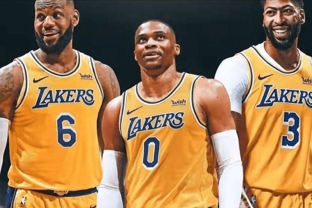 路人更重 路人更重